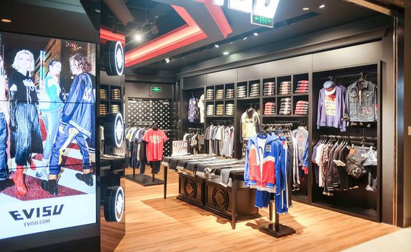 服裝店裝修哪家好，專業(yè)服裝店裝修設(shè)計