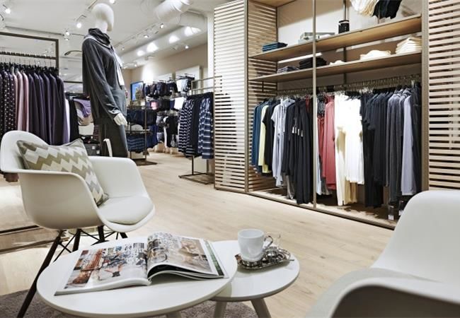 合肥服裝店裝修櫥窗怎么設(shè)計(jì)？裝修公司教你打造門(mén)面藝術(shù)設(shè)計(jì)