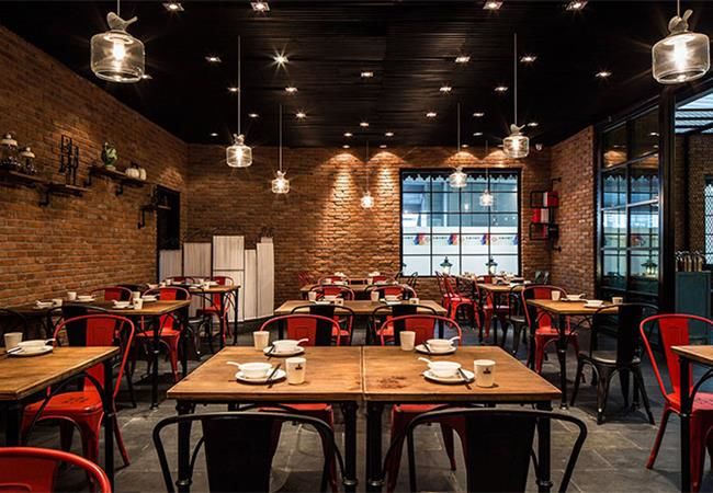 合肥火鍋店設(shè)計公司，loft風(fēng)格火鍋店裝修如何選好家具配飾？